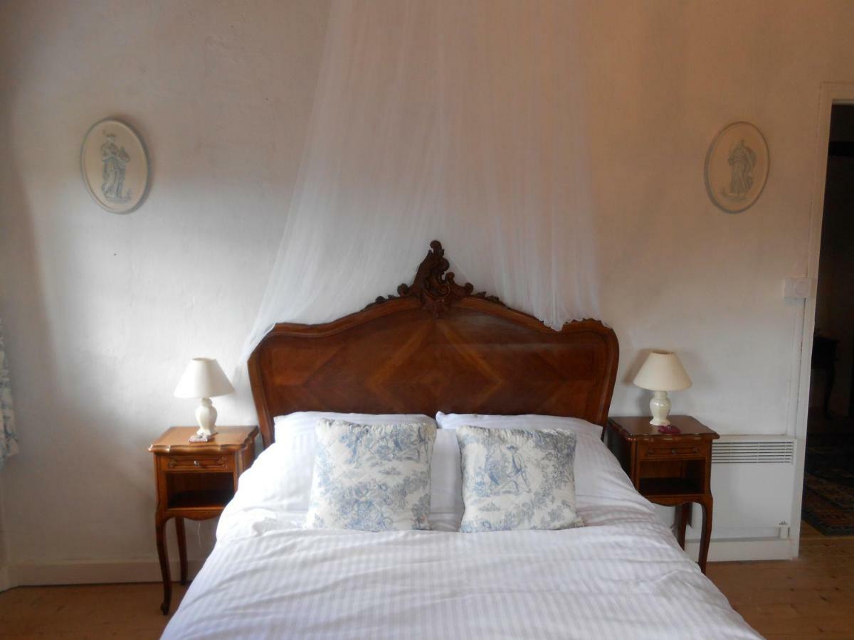 Chat Noir Gite Et Chambre D'Hotes Genouille  Exterior foto