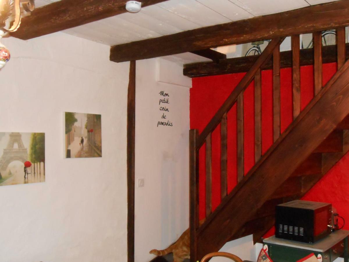 Chat Noir Gite Et Chambre D'Hotes Genouille  Exterior foto