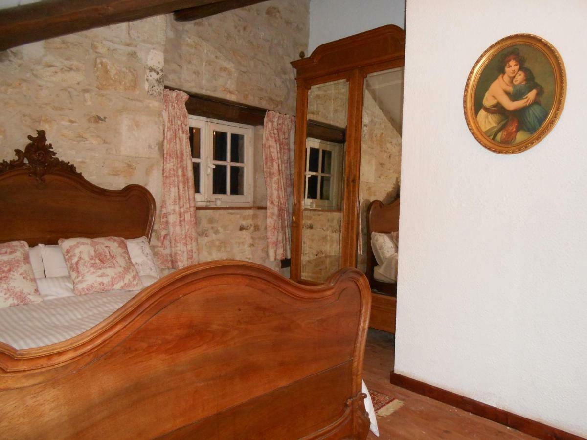 Chat Noir Gite Et Chambre D'Hotes Genouille  Exterior foto